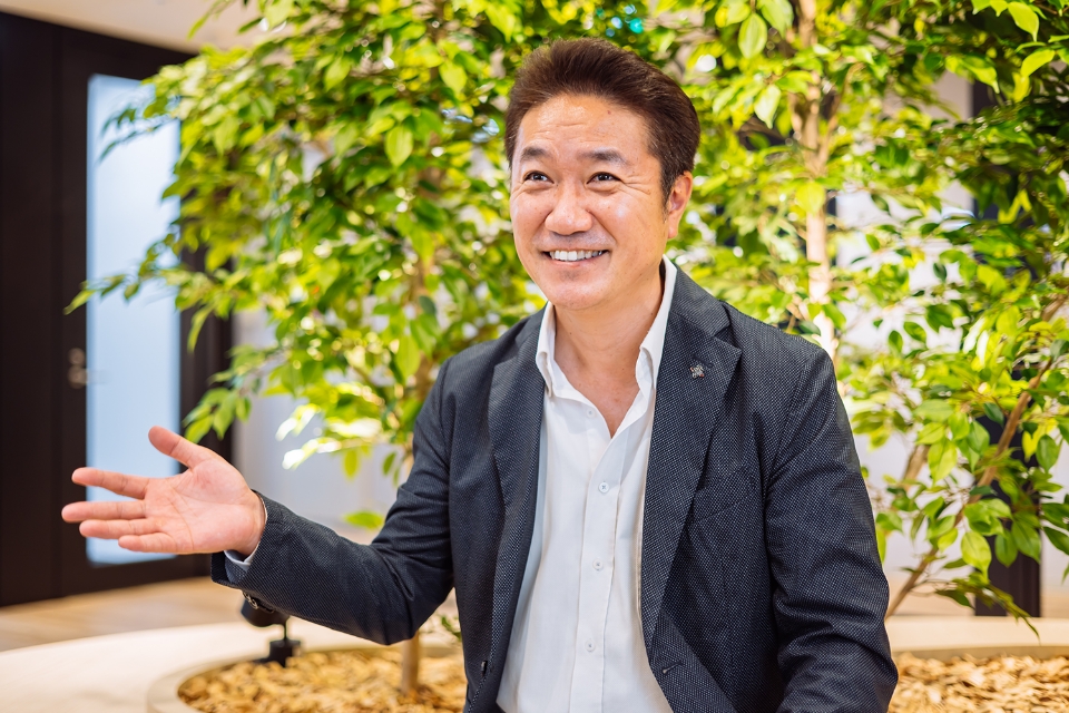 インタビュー・勤務中の画像