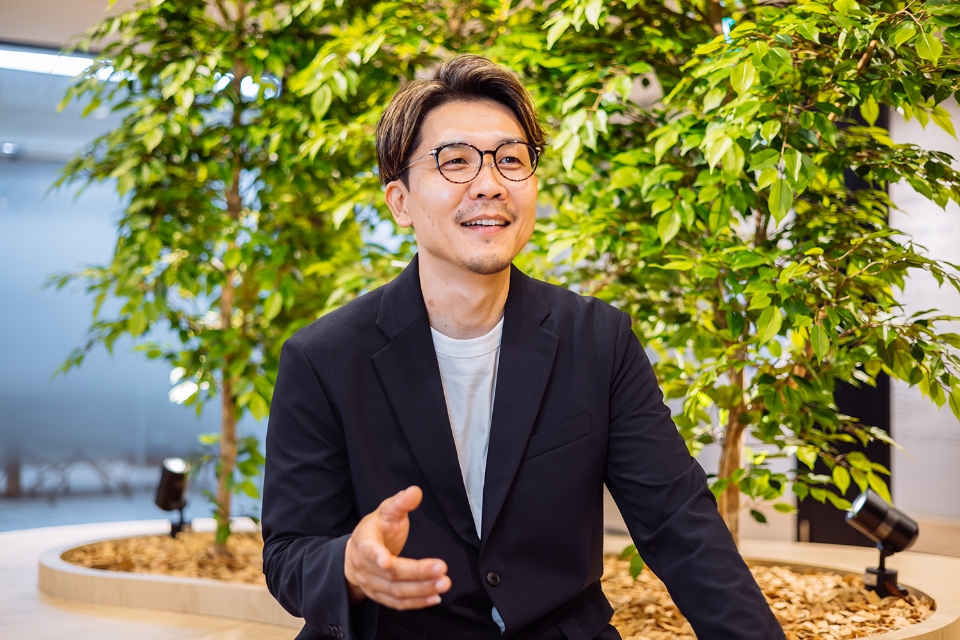 インタビュー・勤務中の画像