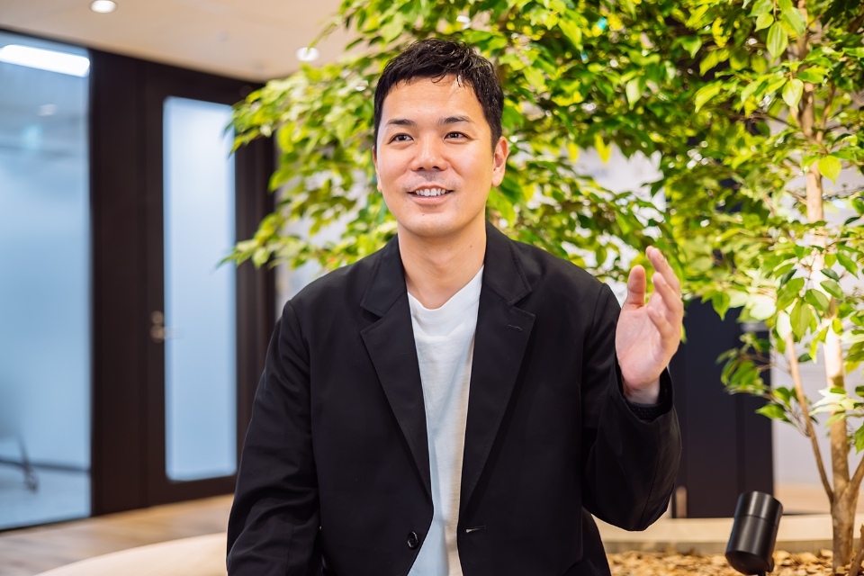 インタビュー・勤務中の画像