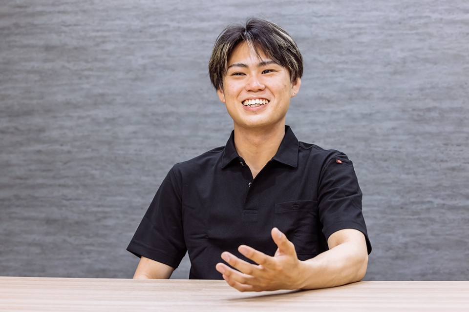 インタビュー・勤務中の画像