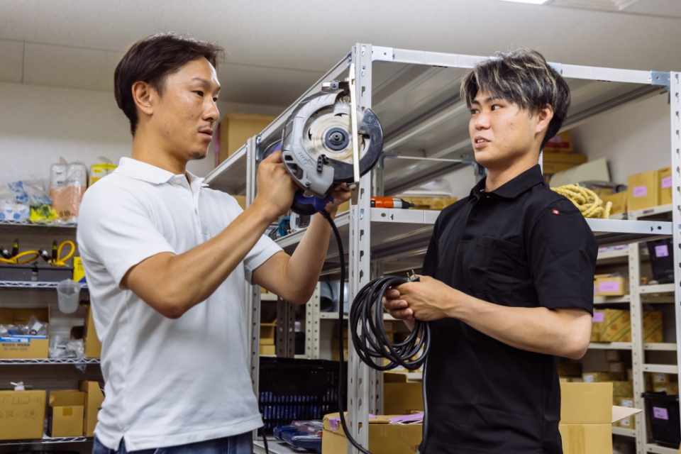 インタビュー・勤務中の画像