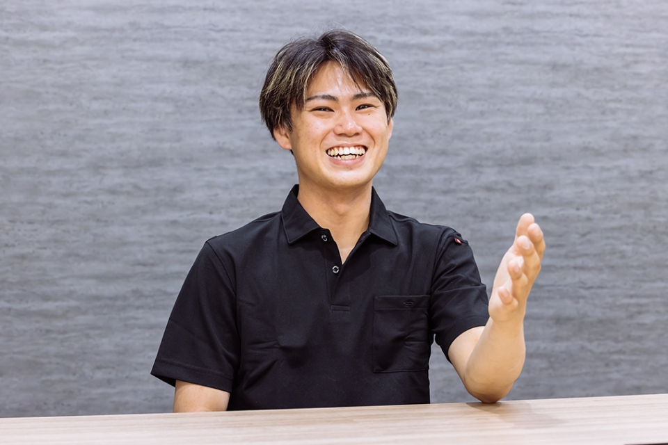 インタビュー・勤務中の画像