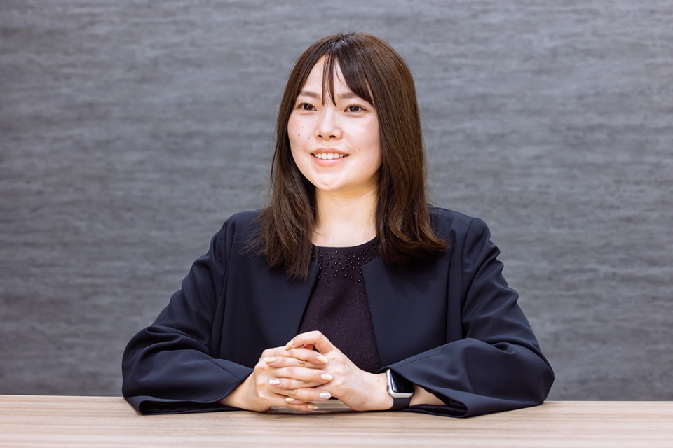 インタビュー・勤務中の画像