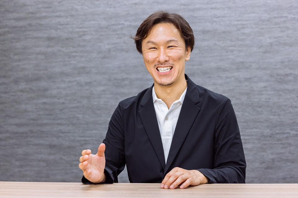 インタビュー・勤務中の画像